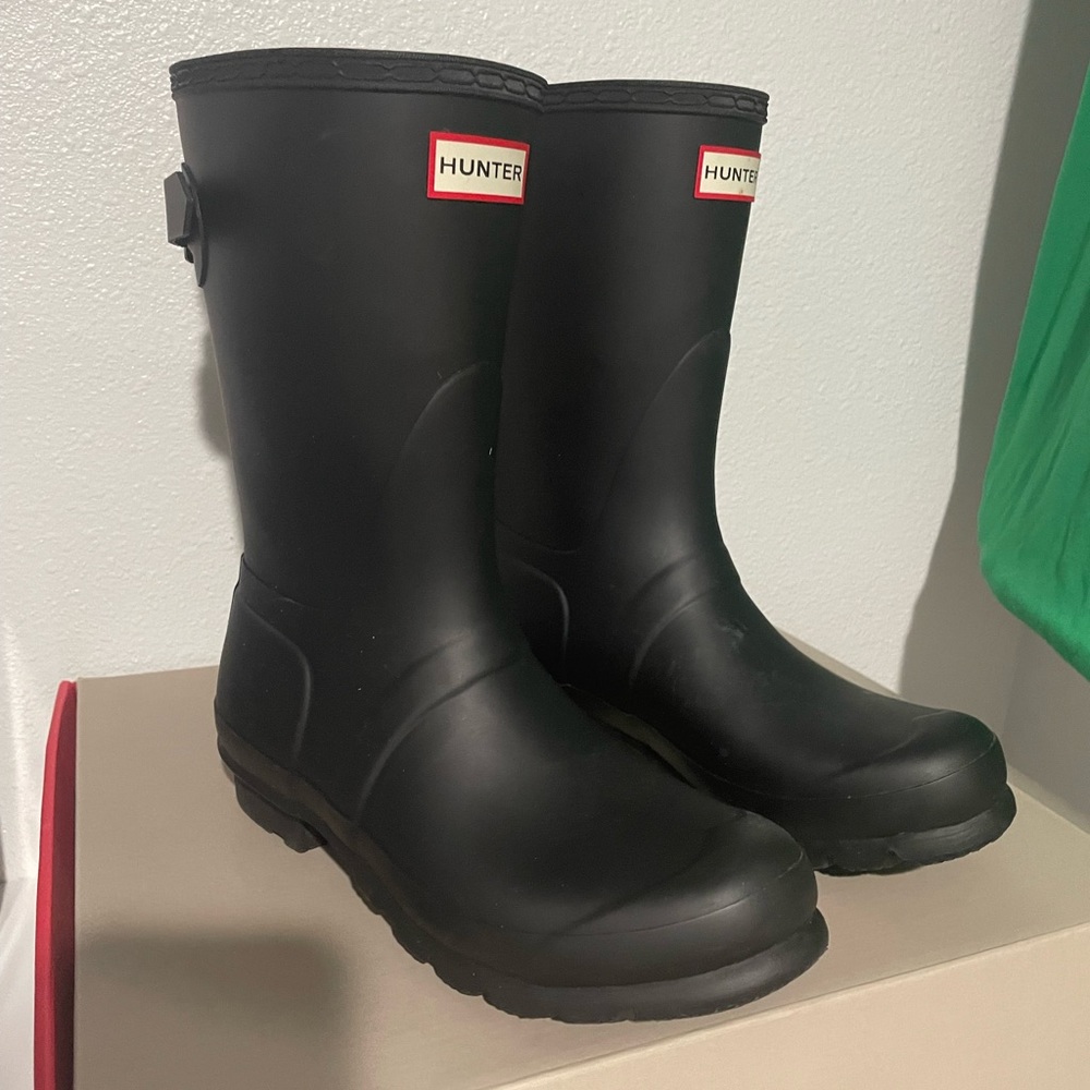 Black hunter boots